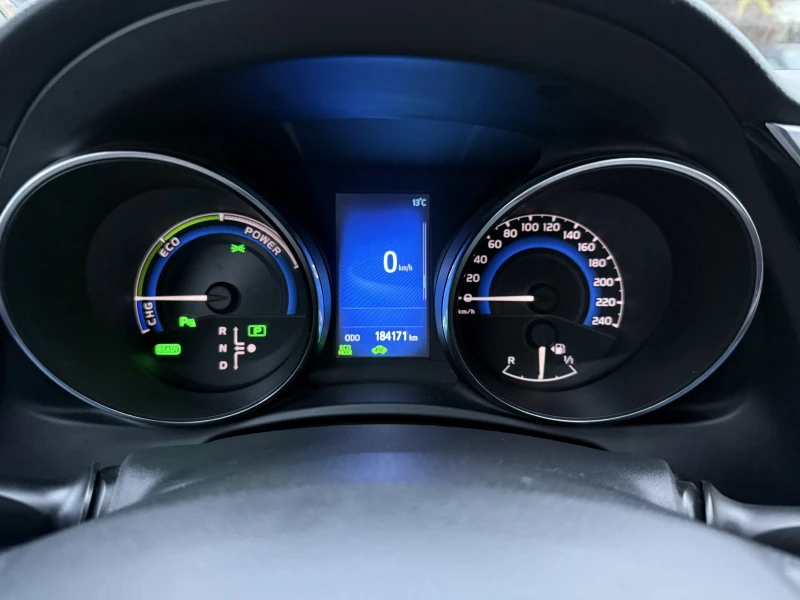 Toyota Auris 1.8 Hybrid, снимка 9 - Автомобили и джипове - 52361761