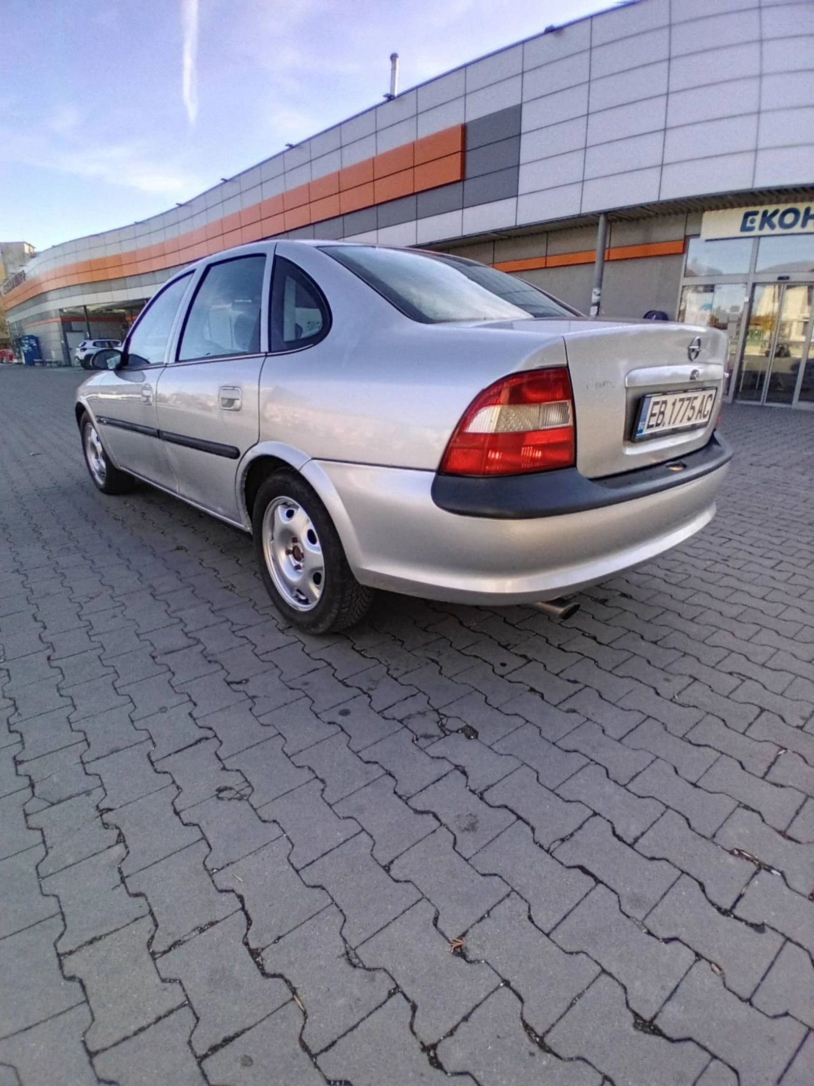 Opel Vectra 1.8i 16v ВНОС ОТ ИТАЛИЯ БЕЗ РЪЖДИ ПО ШАСИТО  - изображение 4