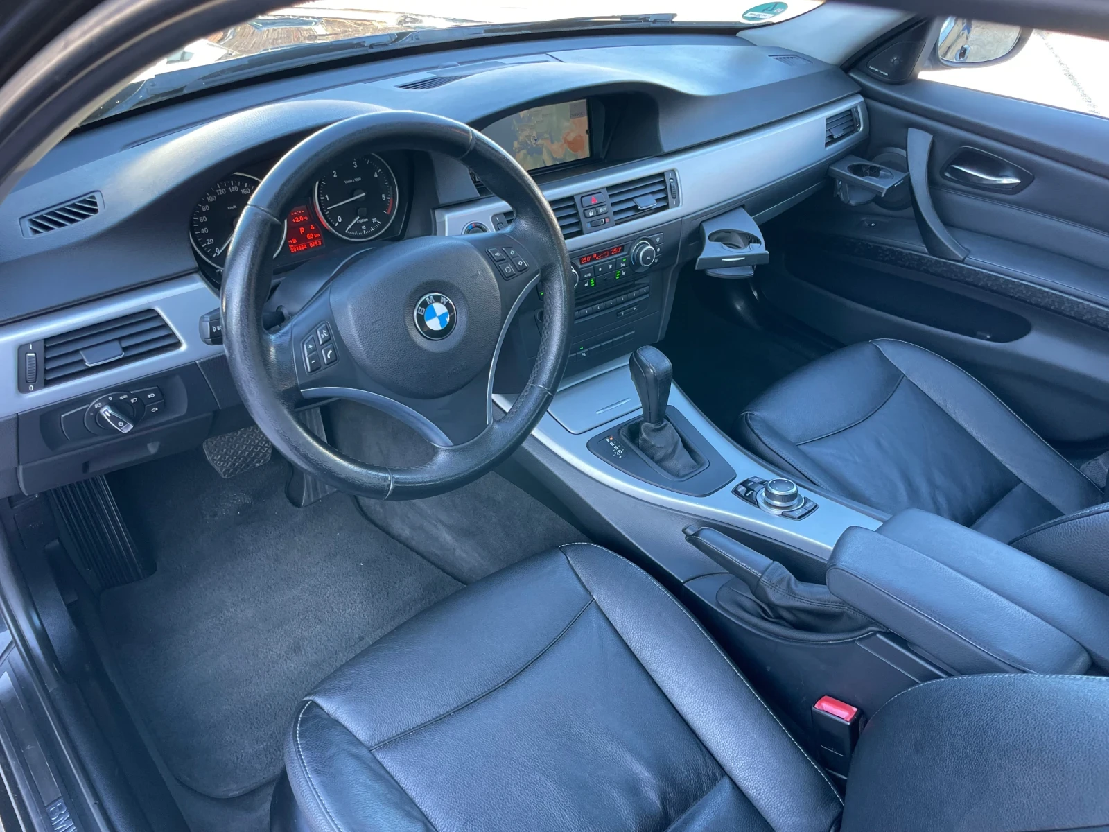 BMW 330 D/FACE/КОЖА/NAVI/KEYLESS/HARMAN-K/ЗАДНО/ГЕРМАНИЯ - изображение 10