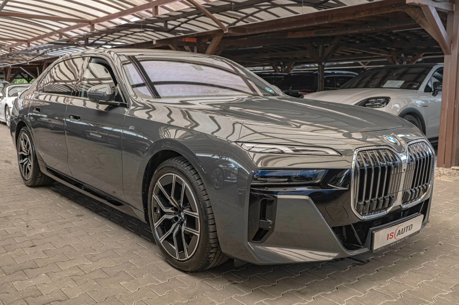 BMW 740 M-Sport/xDrive/Bower&Wilkins/Theater Screen/Soft C - изображение 2