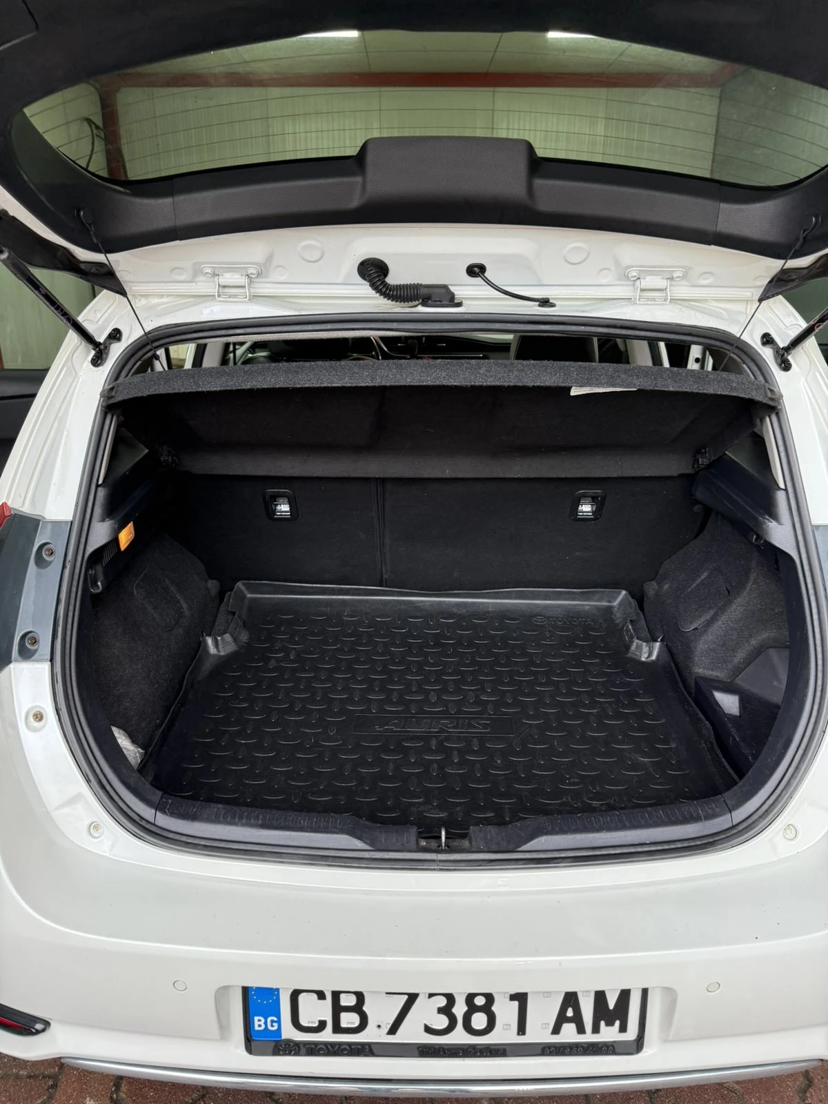 Toyota Auris 1.8 Hybrid - изображение 8