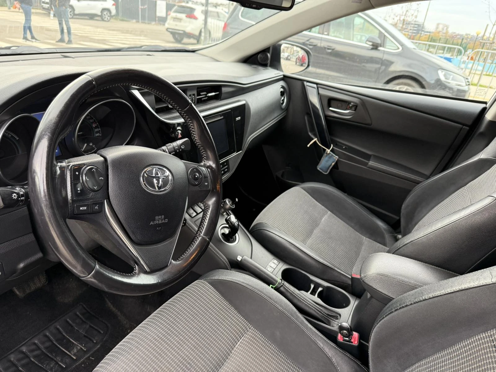 Toyota Auris 1.8 Hybrid - изображение 6