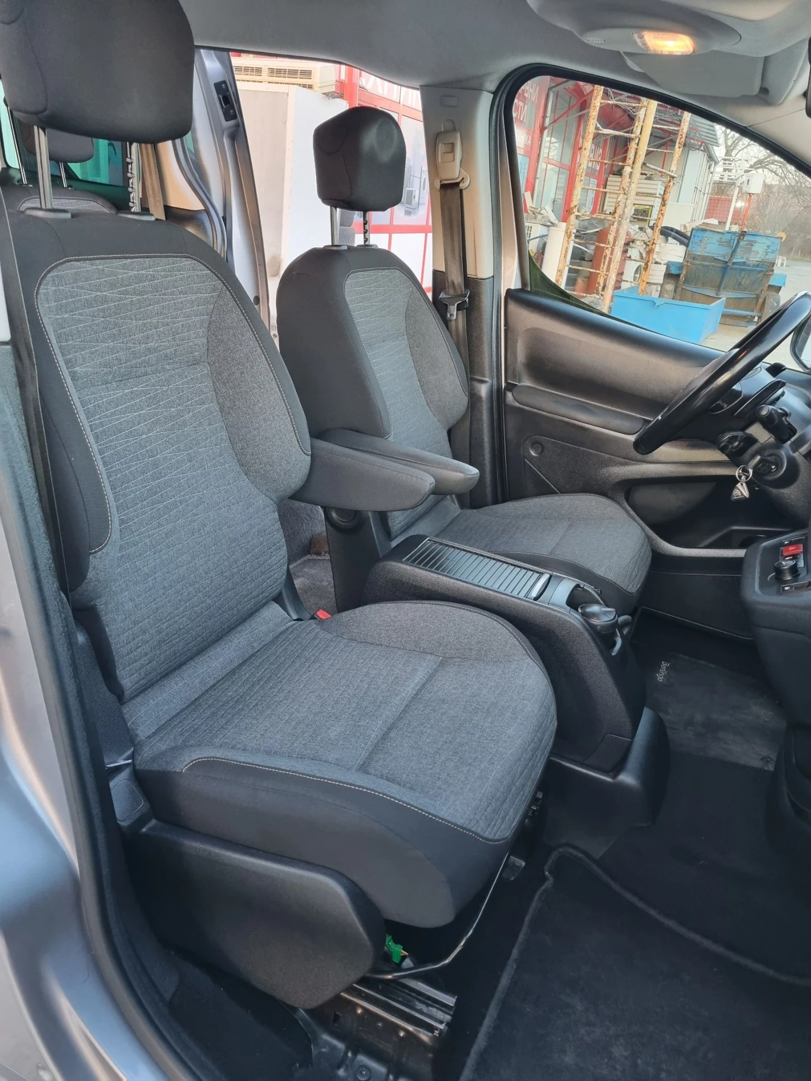 Citroen Berlingo 1.6hdi 99 коня Автомат, снимка 10 - Автомобили и джипове - 53818687
