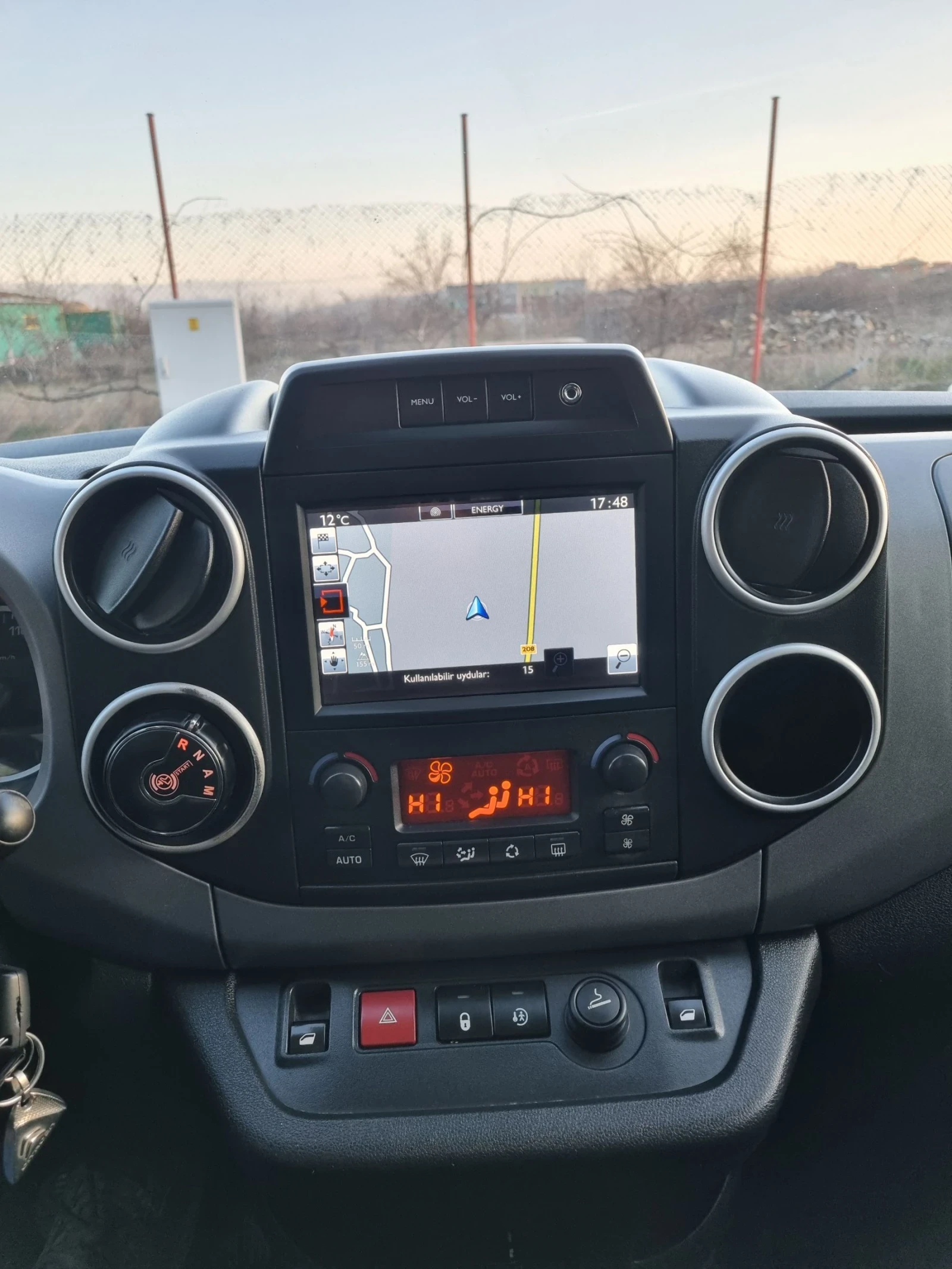 Citroen Berlingo 1.6hdi 99 коня Автомат, снимка 12 - Автомобили и джипове - 53818687