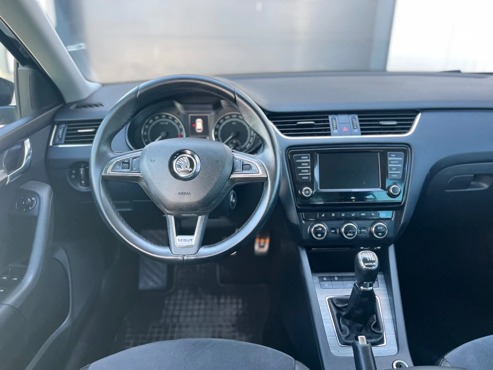 Skoda Octavia SCOUT, снимка 9 - Автомобили и джипове - 54098689