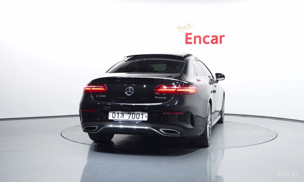 Mercedes-Benz E 400 Coupe 4MATIC* AMG PACK* BURMESTER* 360 CAM* ХЕДЪП*, снимка 4 - Автомобили и джипове - 54748847