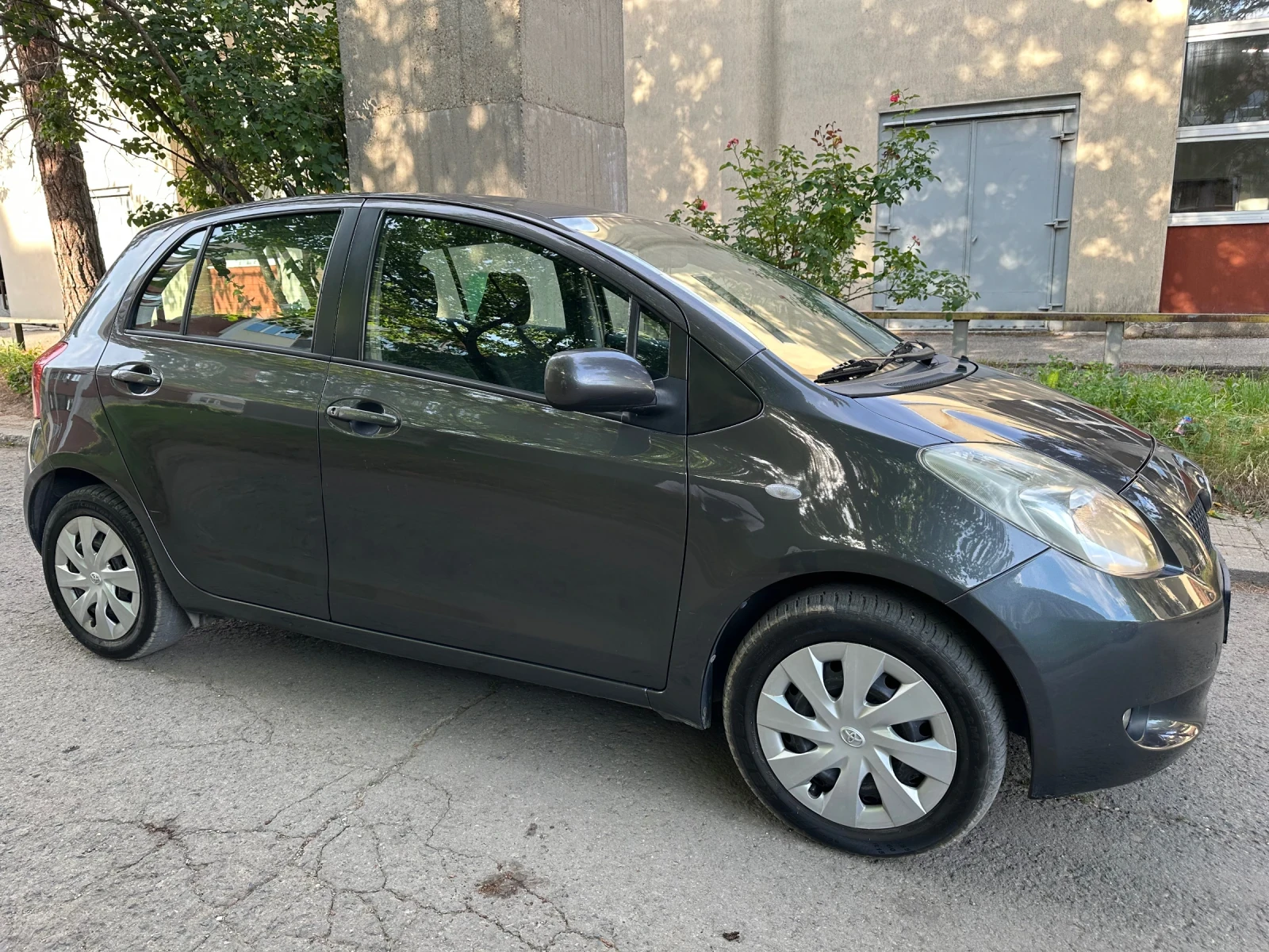 Toyota Yaris 1.3 Автоматик, снимка 17 - Автомобили и джипове - 54982979