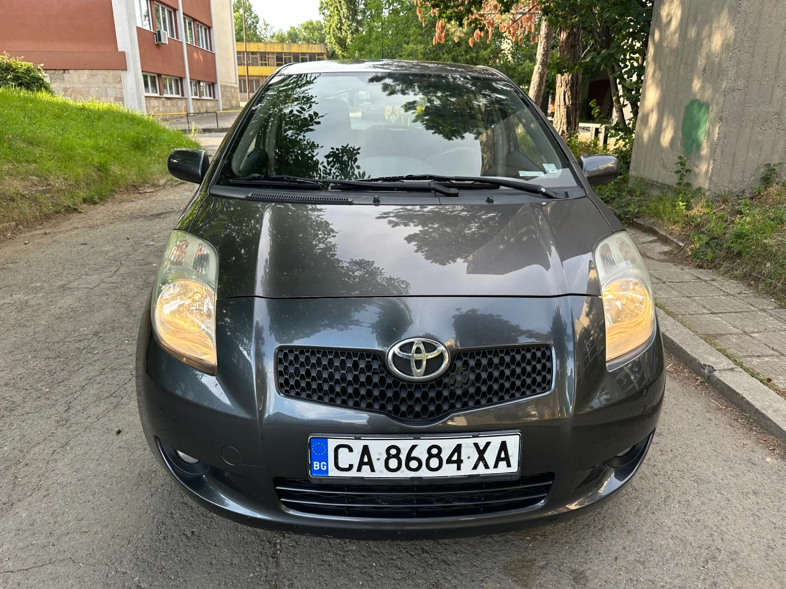 Toyota Yaris 1.3 Автоматик, снимка 15 - Автомобили и джипове - 54982979