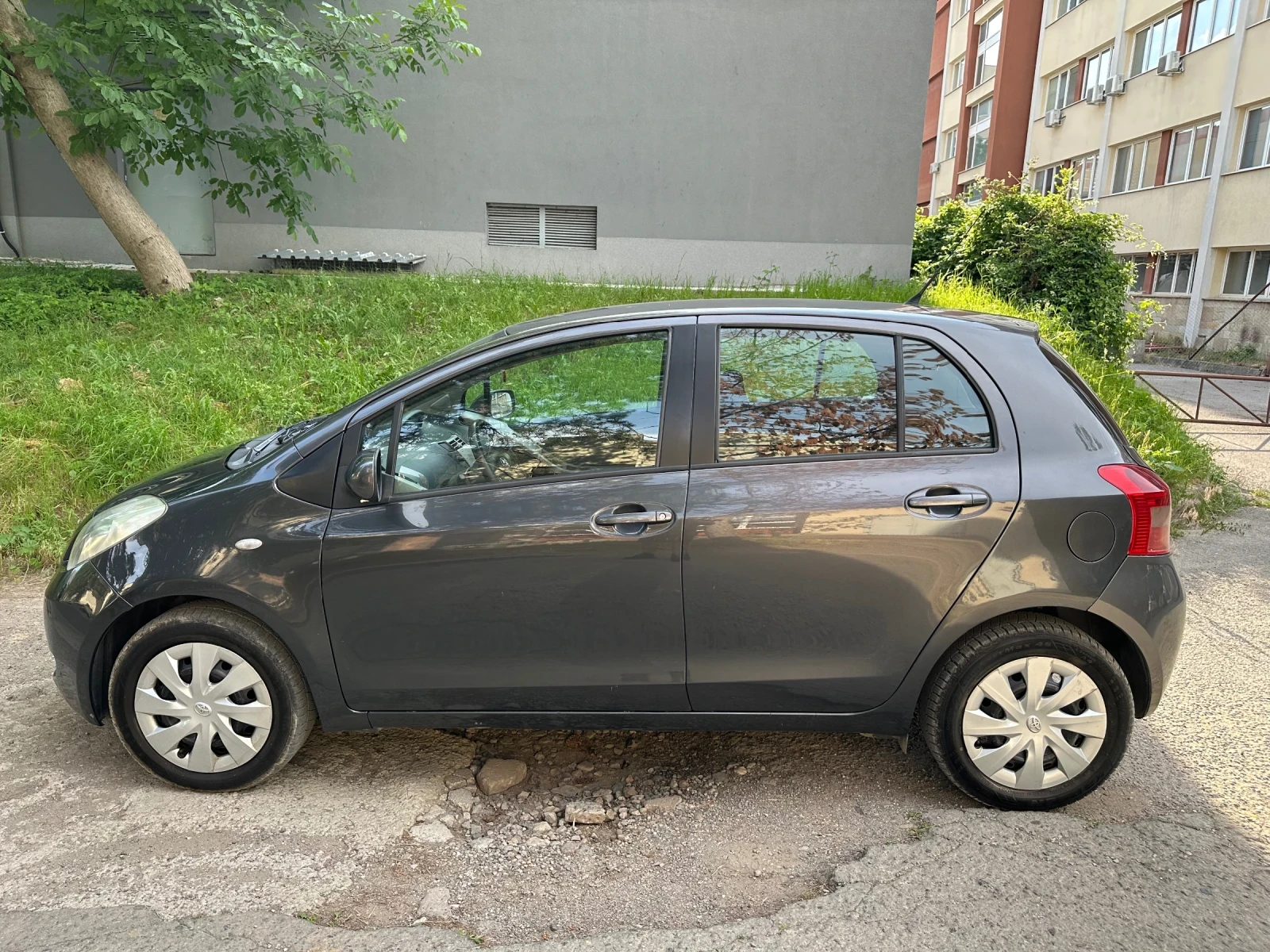 Toyota Yaris 1.3 Автоматик, снимка 7 - Автомобили и джипове - 54982979