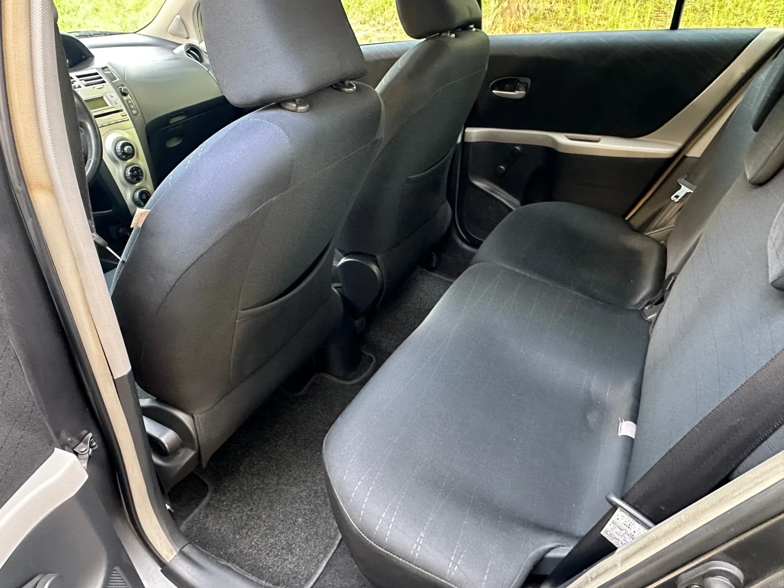 Toyota Yaris 1.3 Автоматик, снимка 12 - Автомобили и джипове - 54982979
