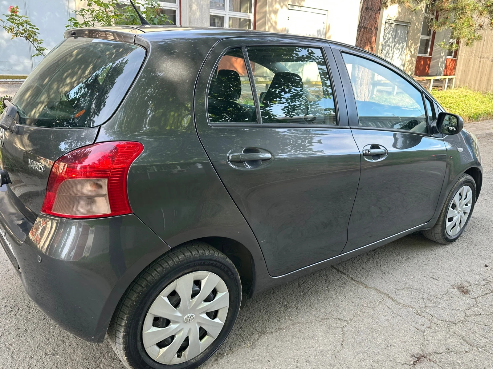 Toyota Yaris 1.3 Автоматик, снимка 5 - Автомобили и джипове - 54982979