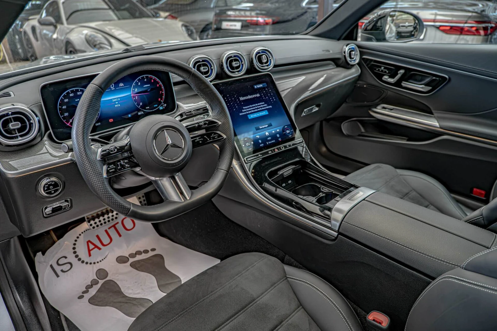 Mercedes-Benz CLE 200 AMG Line/Carbon/Memory/Панорама/MBUX/Подгрев/Камер, снимка 7 - Автомобили и джипове - 55206127
