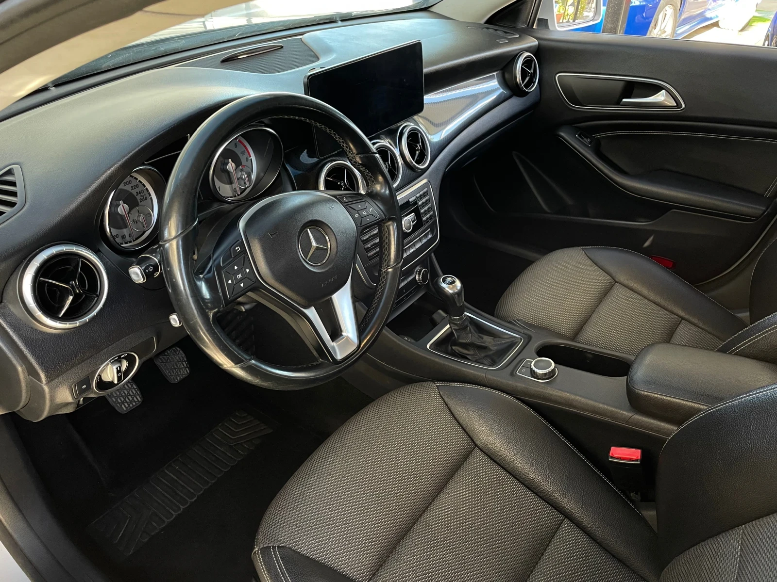 Mercedes-Benz CLA 200, снимка 6 - Автомобили и джипове - 55981023