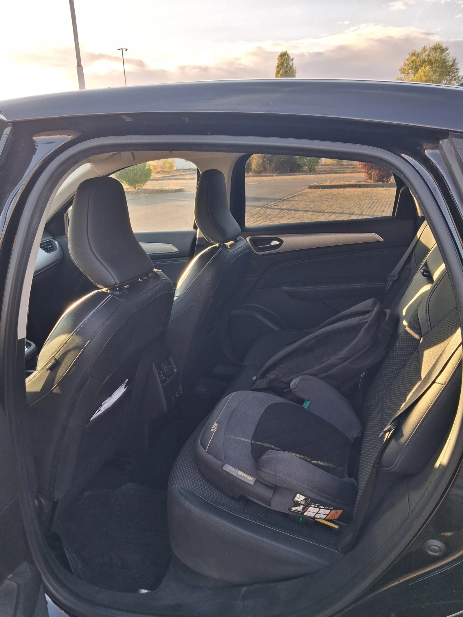 Renault Arkana, снимка 8 - Автомобили и джипове - 56415353