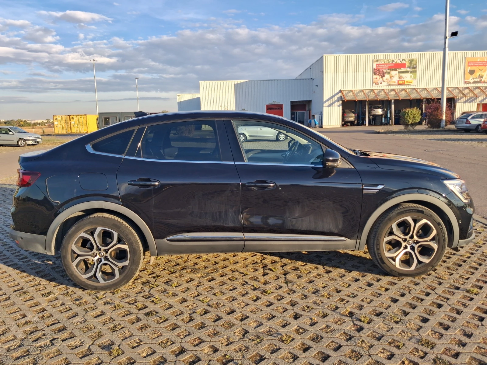 Renault Arkana, снимка 3 - Автомобили и джипове - 56415353