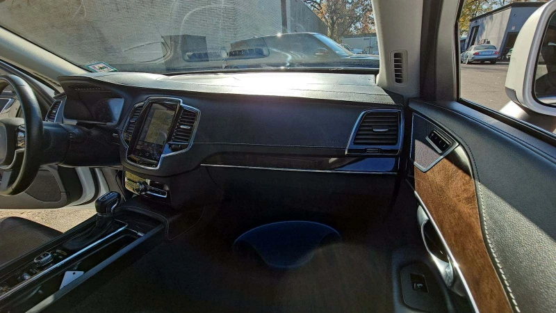 Volvo Xc90 T6 INSCRIPTION* ПАНО* ОБДУХ* KEYLESS* 360* М.ТОЧКА, снимка 6 - Автомобили и джипове - 47884631