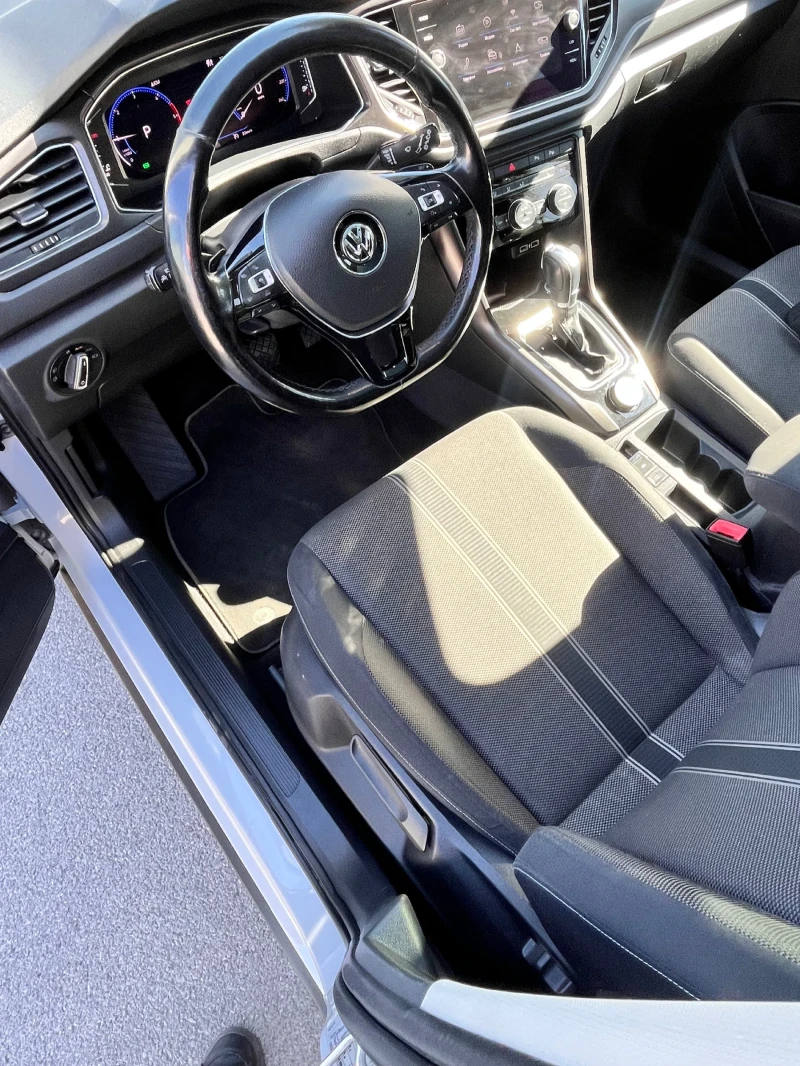 VW T-Roc VW T-ROC! Топ изпълнение, всички екстри, като нова, снимка 8 - Автомобили и джипове - 52721512