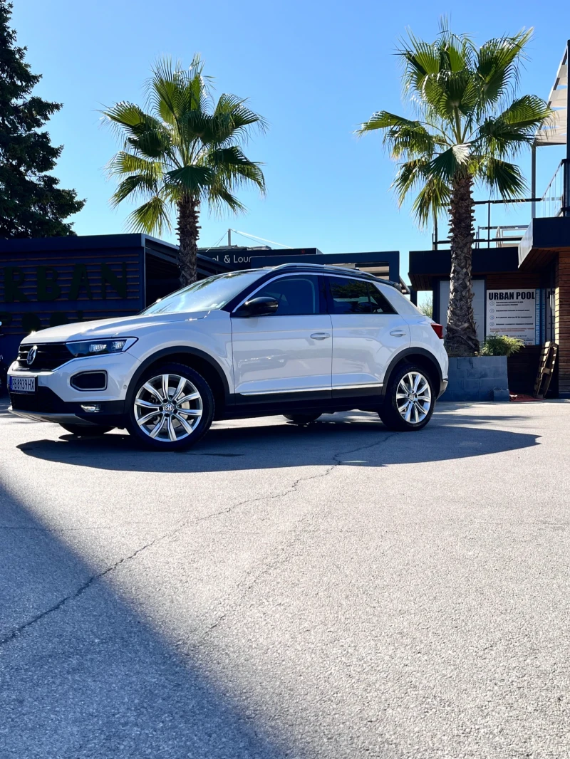 VW T-Roc VW T-ROC! Топ изпълнение, всички екстри, като нова, снимка 2 - Автомобили и джипове - 52721512