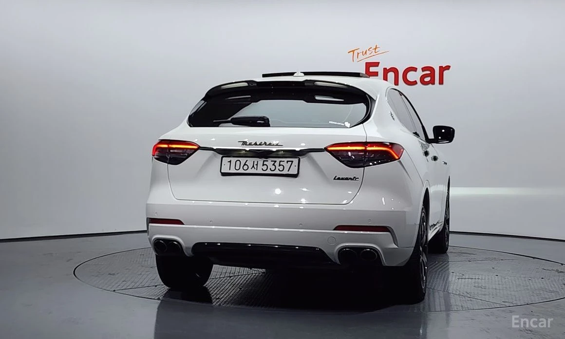 Maserati Levante AWD* SPORT* AMBIENT* KEYLESS* КОЖА* ПОДГРЕВ* ШИБИД, снимка 4 - Автомобили и джипове - 54073140