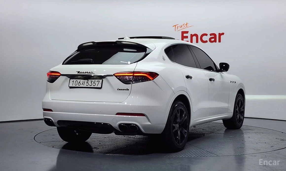 Maserati Levante AWD* SPORT* AMBIENT* KEYLESS* КОЖА* ПОДГРЕВ* ШИБИД, снимка 3 - Автомобили и джипове - 54073140