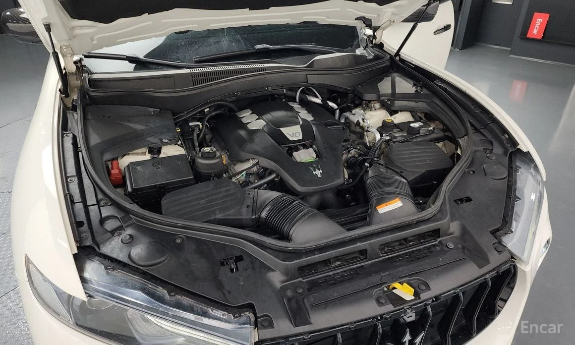 Maserati Levante AWD* SPORT* AMBIENT* KEYLESS* КОЖА* ПОДГРЕВ* ШИБИД, снимка 11 - Автомобили и джипове - 54073140