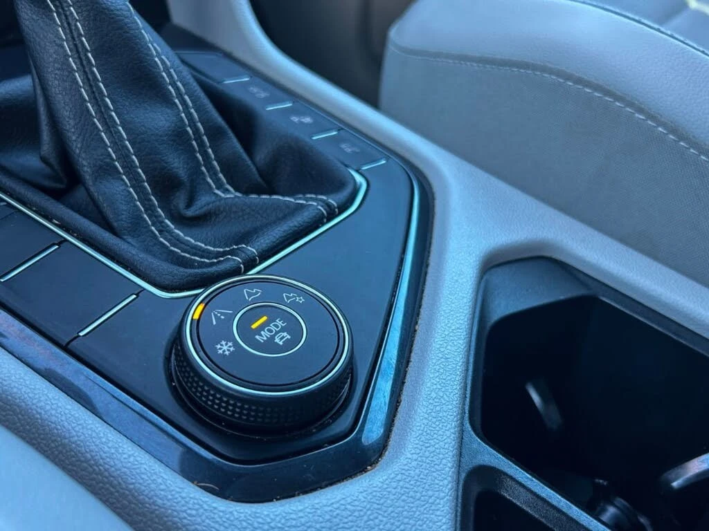 VW Tiguan Highline R-Line 4Motion/Pano/Keyless, снимка 15 - Автомобили и джипове - 54512485