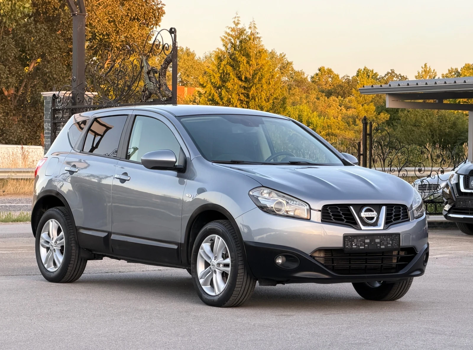 Nissan Qashqai 2.0DCI 4x4 АВТОМАТ ИТАЛИЯ, снимка 4 - Автомобили и джипове - 54907498