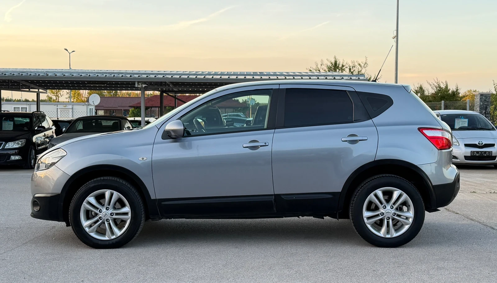 Nissan Qashqai 2.0DCI 4x4 АВТОМАТ ИТАЛИЯ, снимка 3 - Автомобили и джипове - 54907498