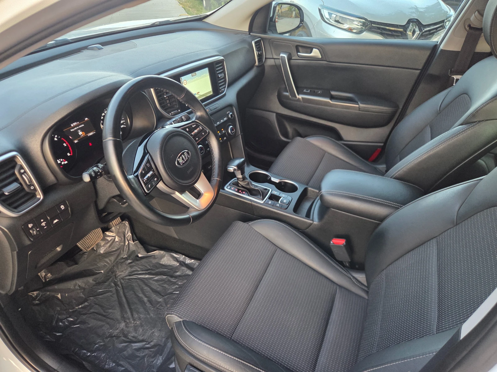 Kia Sportage 1.6 CRDI * * ENERGY* * FACE* * , снимка 10 - Автомобили и джипове - 55397505