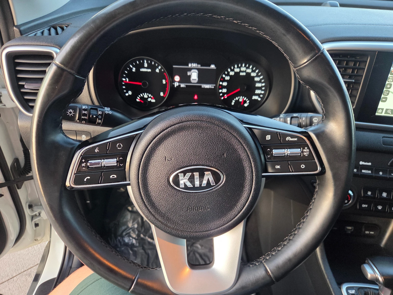 Kia Sportage 1.6 CRDI * * ENERGY* * FACE* * , снимка 12 - Автомобили и джипове - 55397505