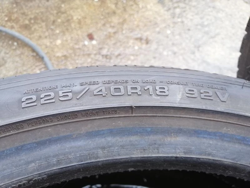 Гуми Зимни 225/40R18, снимка 5 - Гуми и джанти - 34448128