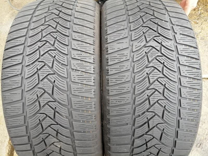 Гуми Зимни 225/40R18, снимка 1 - Гуми и джанти - 34448128