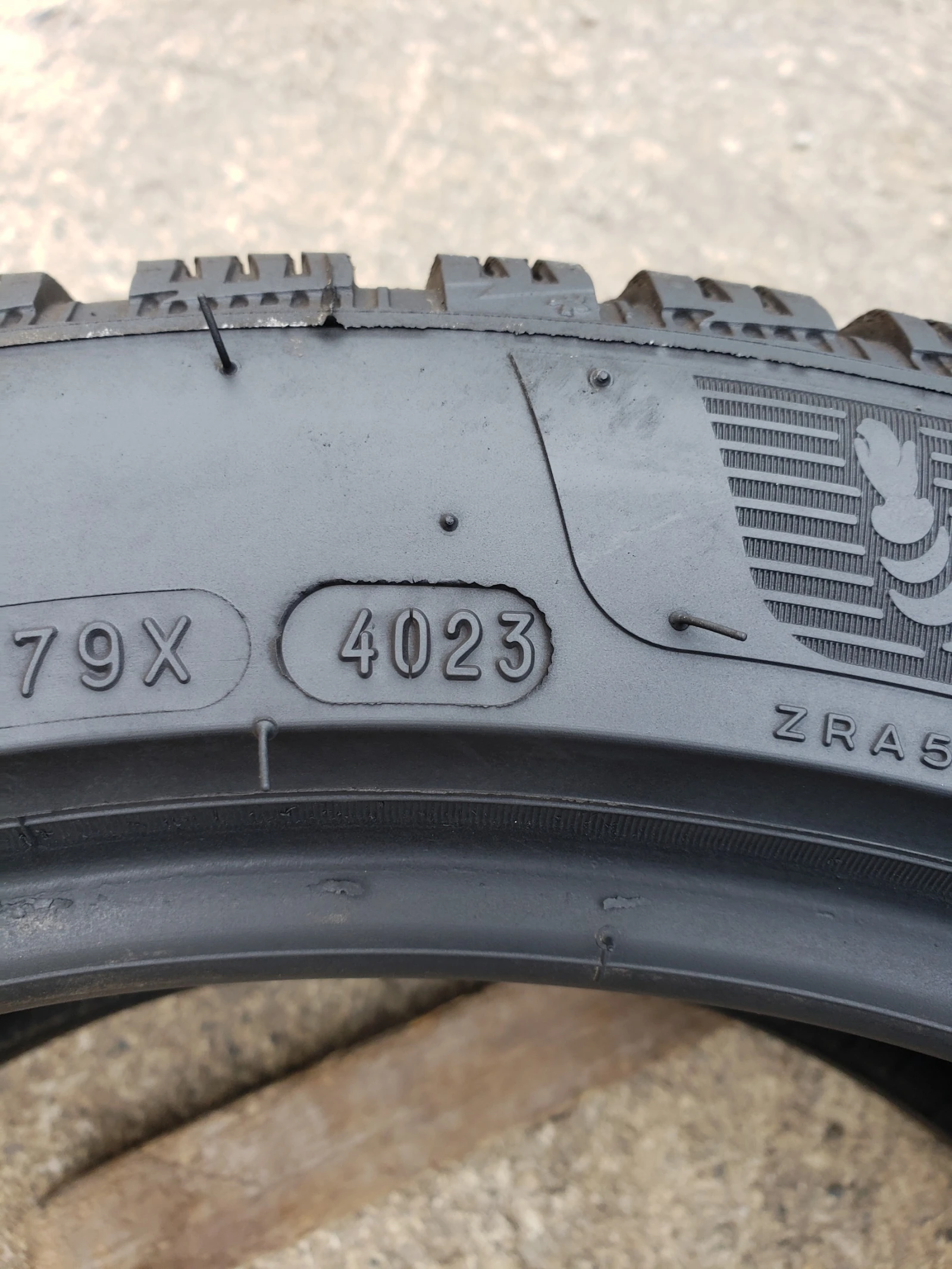 Гуми Зимни 225/45R17, снимка 7 - Гуми и джанти - 56281775