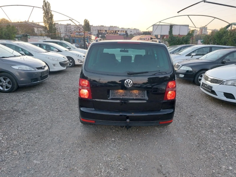 VW Touran АВТОМАТИК, снимка 4 - Автомобили и джипове - 47677954