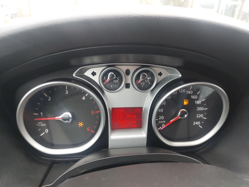 Ford Focus 1, 6d 110ps FACELIFT, снимка 11 - Автомобили и джипове - 48322126