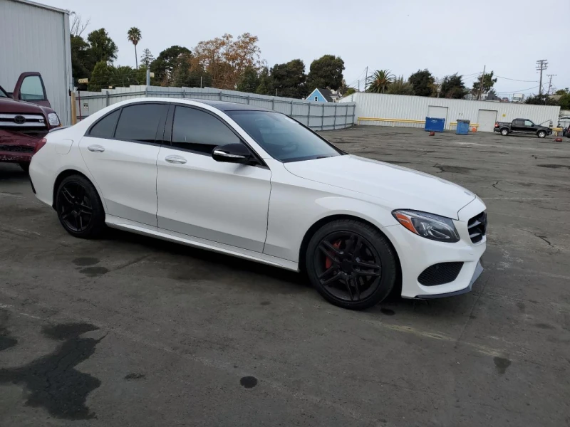 Mercedes-Benz C 400 4MATIC AMG* BURMASTER* KeylessGO* Пано* м.точка* , снимка 4 - Автомобили и джипове - 48341992