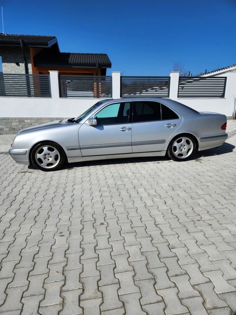 Mercedes-Benz E 320, снимка 3 - Автомобили и джипове - 49097132