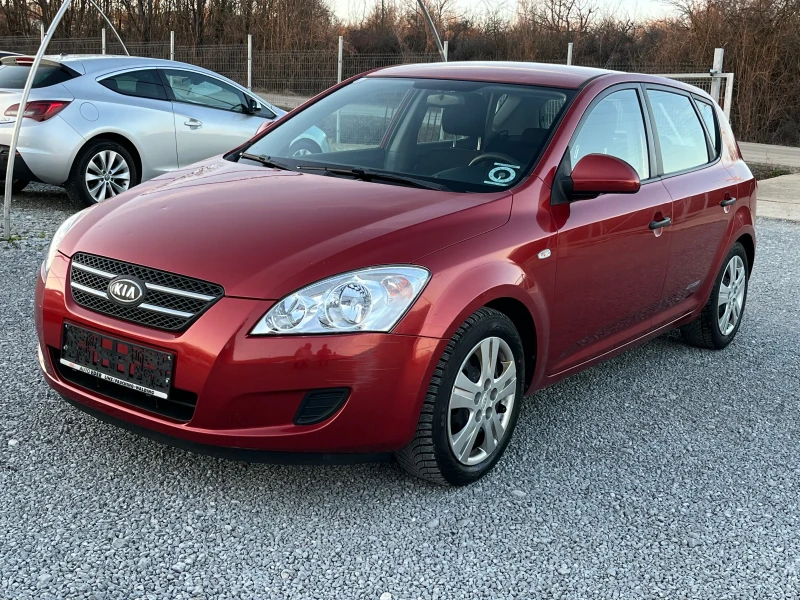 Kia Ceed 1.4i 105k, снимка 2 - Автомобили и джипове - 49426750