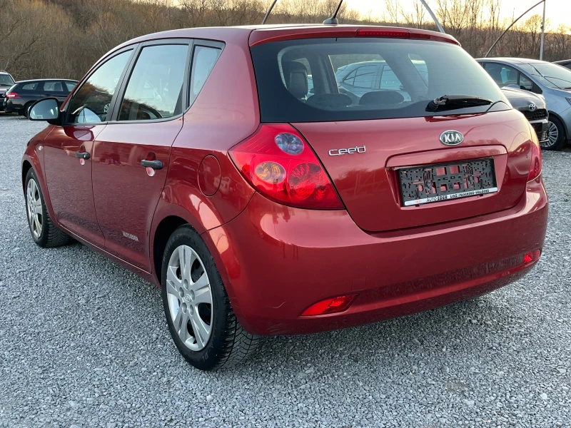 Kia Ceed 1.4i 105k, снимка 4 - Автомобили и джипове - 49426750