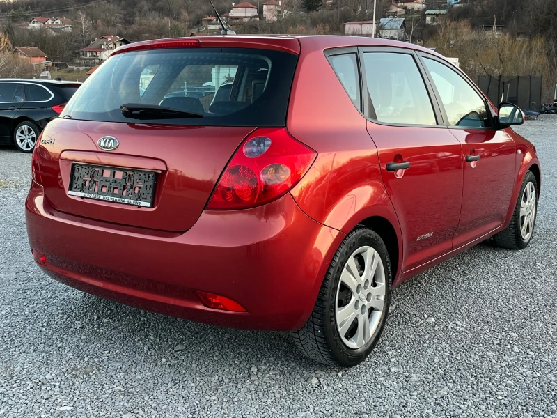 Kia Ceed 1.4i 105k, снимка 6 - Автомобили и джипове - 49426750