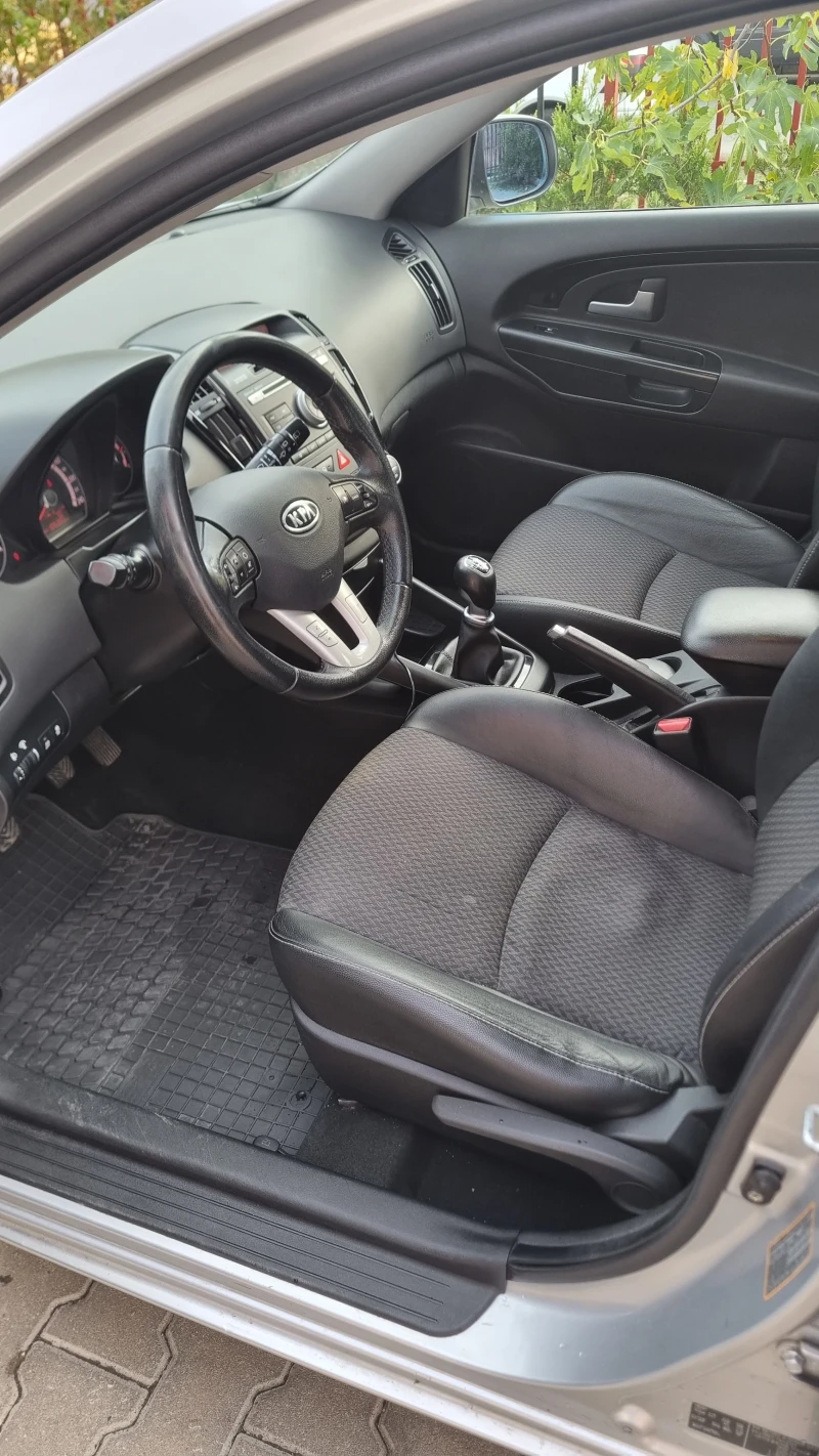 Kia Ceed, снимка 5 - Автомобили и джипове - 52654331