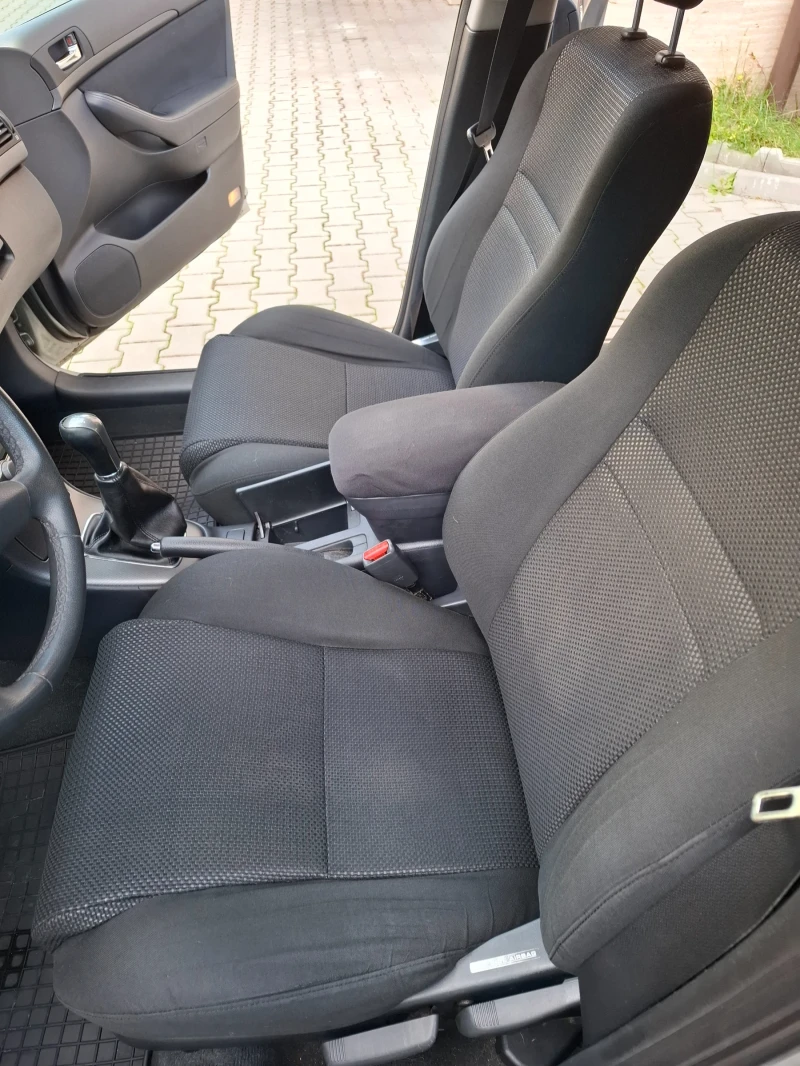 Toyota Avensis, снимка 10 - Автомобили и джипове - 52292345