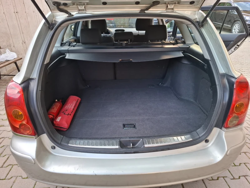 Toyota Avensis, снимка 8 - Автомобили и джипове - 52292345