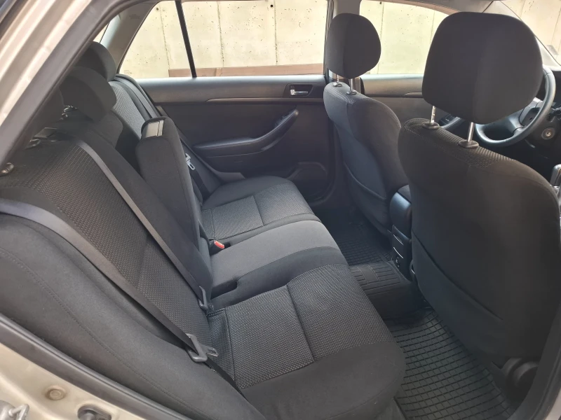 Toyota Avensis, снимка 7 - Автомобили и джипове - 52292345