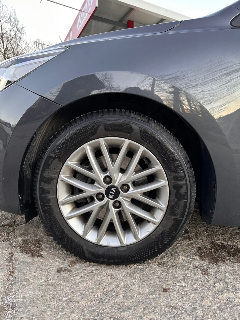 Kia Rio 1.4/Автоматик, снимка 10 - Автомобили и джипове - 52789009