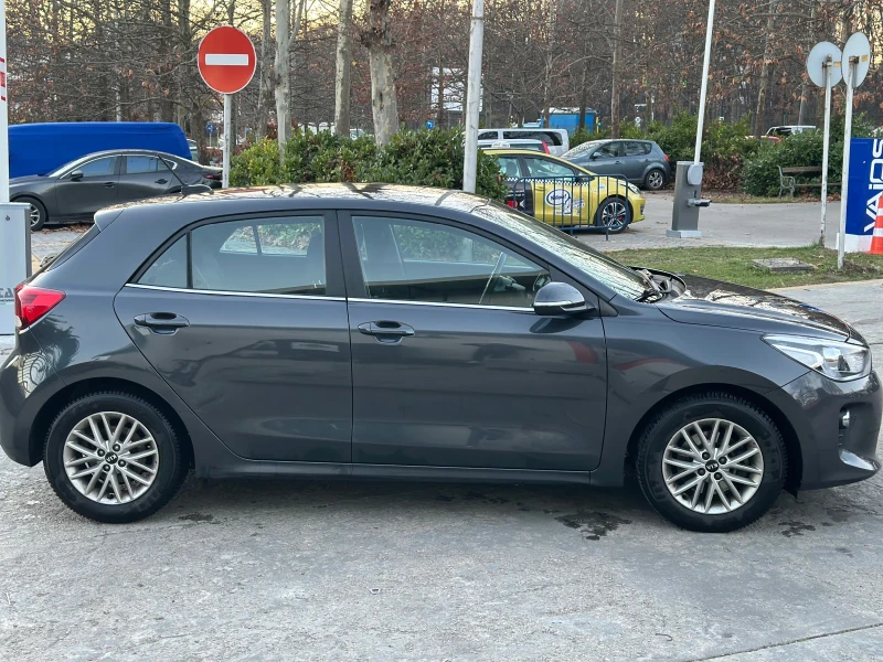 Kia Rio 1.4/Автоматик, снимка 3 - Автомобили и джипове - 52789009