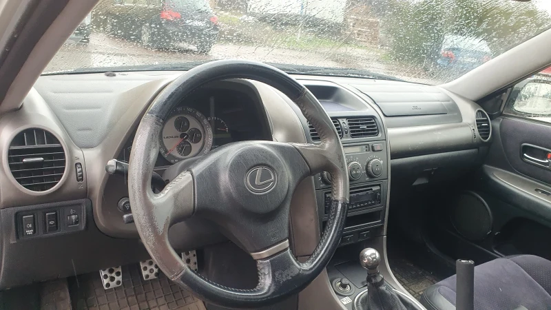 Lexus IS 200 Sport, снимка 5 - Автомобили и джипове - 53021532