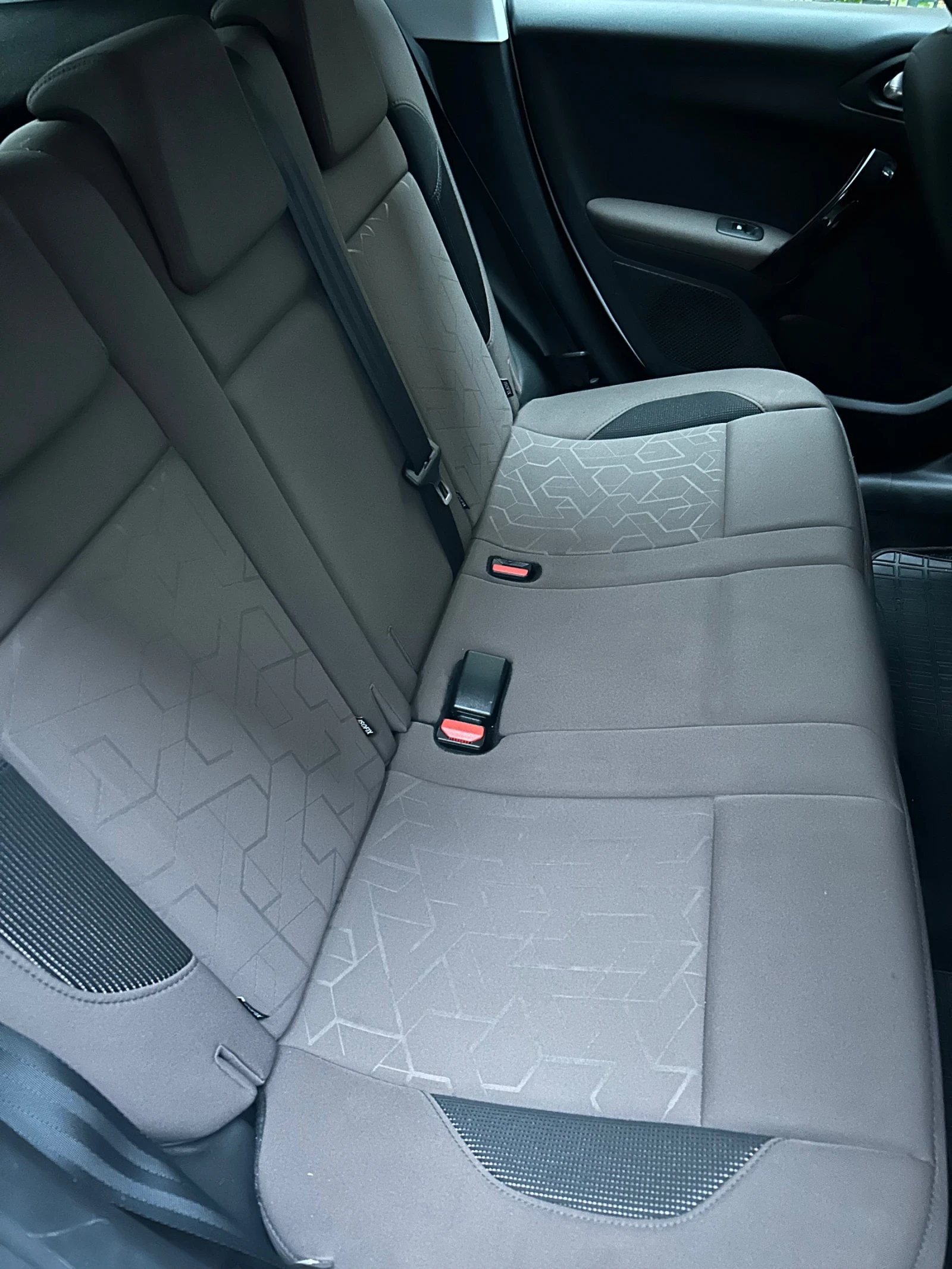 Peugeot 2008 1.6 HDI - изображение 4