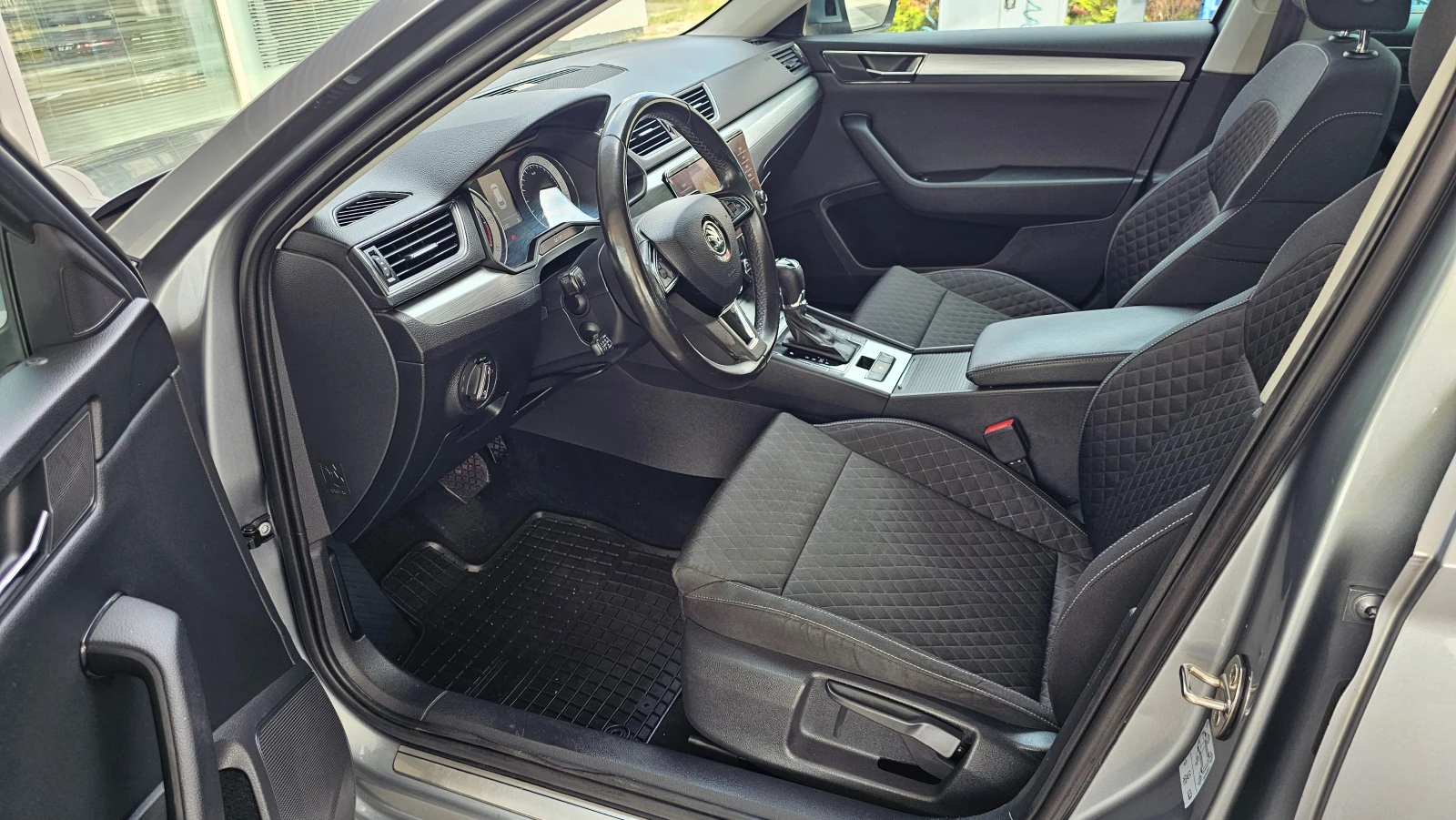 Skoda Octavia 2.0TDI  Avtomatik , снимка 10 - Автомобили и джипове - 55693163