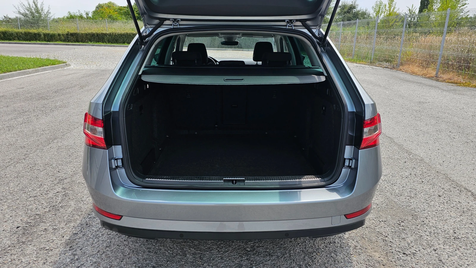 Skoda Octavia 2.0TDI  Avtomatik , снимка 9 - Автомобили и джипове - 55693163